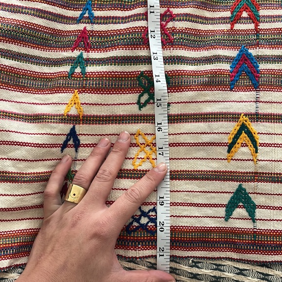 Excellent condition! Handwoven and Vintage Guatemalan top. Colorful & vibrant - Picture 9 of 10